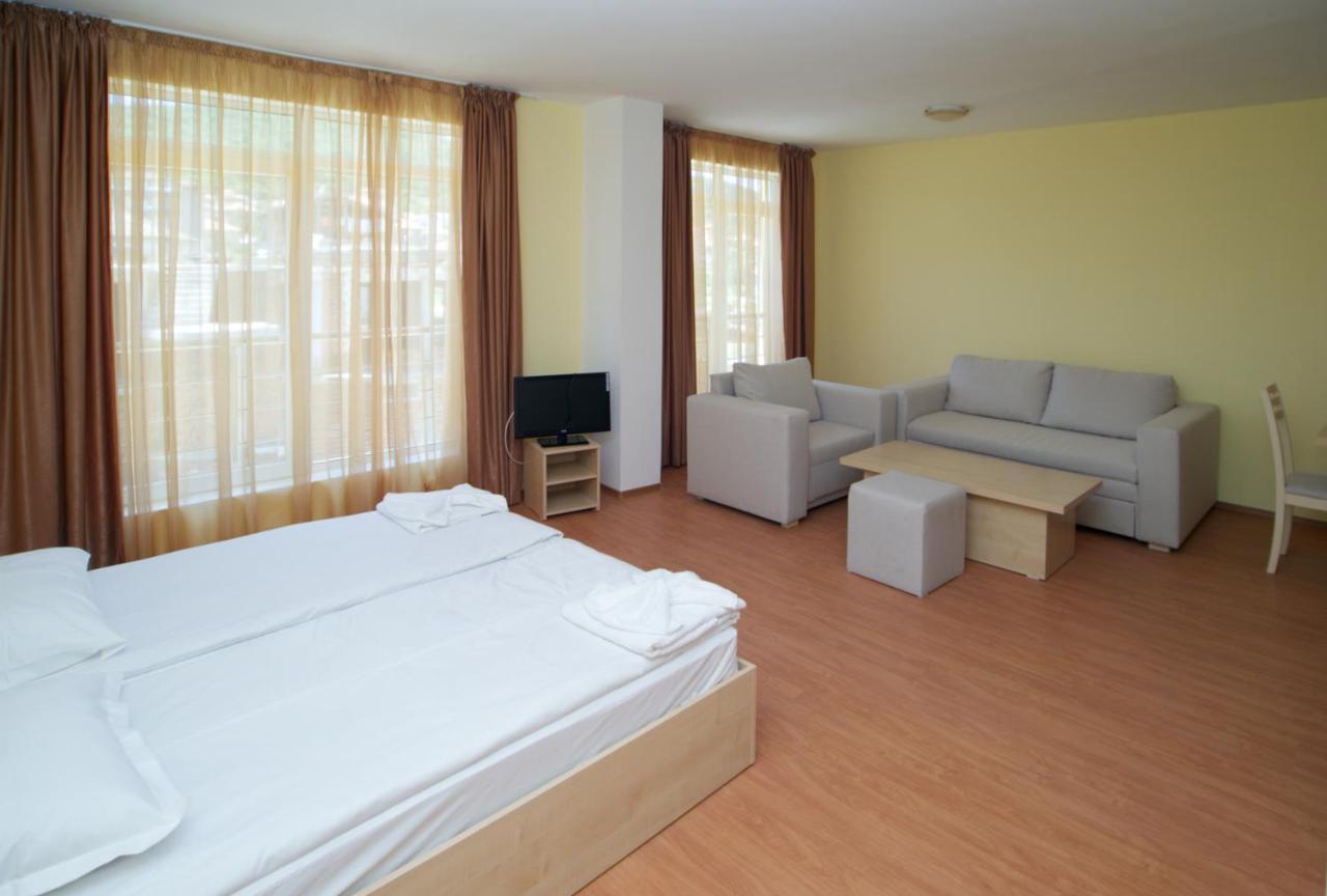 Anixi Aparthotel 3*