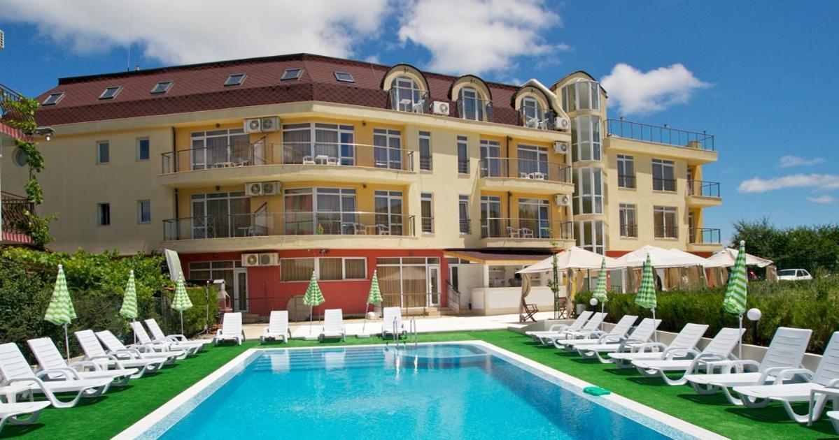Anixi Aparthotel 3*